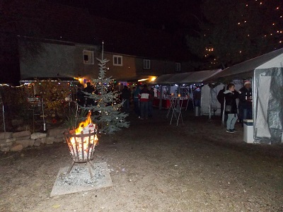 Ein warmes Feuer auf dem Mötzlicher Weihnachtsmarkt