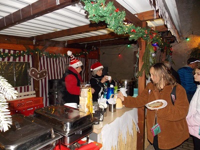 Es duftet nach Glühwein, Waffeln und Grillware