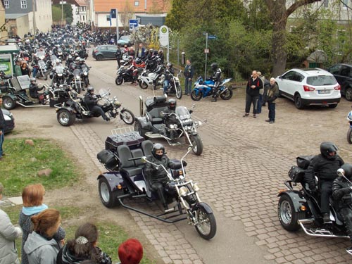 Auch Trikes nehmen an der Ausfahrt beim Bikertreffen 2017 in Mötzlich teil.