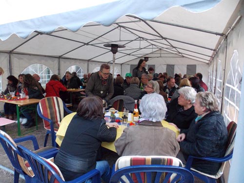 Es wurde gegessen, getrunken und gefeiert auf dem mötzlicher Eichbaumfest 2017