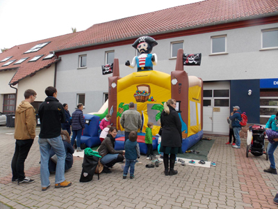 Die Kinder konnten sich beim Erntedankfest 2017 in Mötzlich austollen.