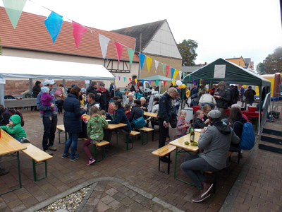 Die Verpflegung beim Mötzlicher Erntedankfest 2017 schmeckte allen sehr gut