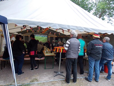 Public Viewing im Festzelt