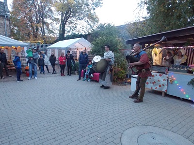 Ein kultureller Höhepunkt bei dem Mittelalterfest in Mötzlich. Bruder Nachtfrass und Bruder Liebe