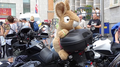 Übergabe Spendenscheck an den Verein Zur Förderung krebskranker Kinder Halle/Saale e.V.