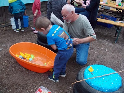 Zum Kinderangeln stand die Babybadewanne bereit.