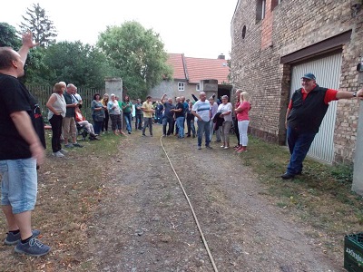 Beim traditionellen Tauziehen kommen alle zusammen