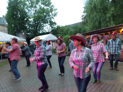 Line Dance Vorführung zum Jubiläum